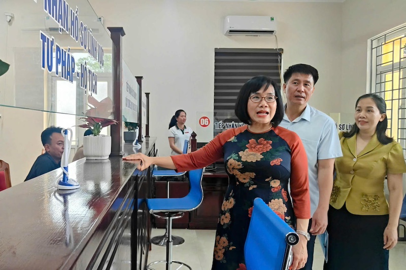 Thứ trưởng Đặng Hoàng Oanh kiểm tra công tác vận hành chính quyền 2 cấp tại phường Quảng Phú, Thanh Hóa